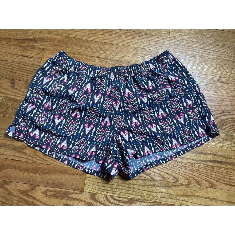 Patagonia Womens Barely Baggies Shorts Large Aztec Geometric 2.5” Unlined